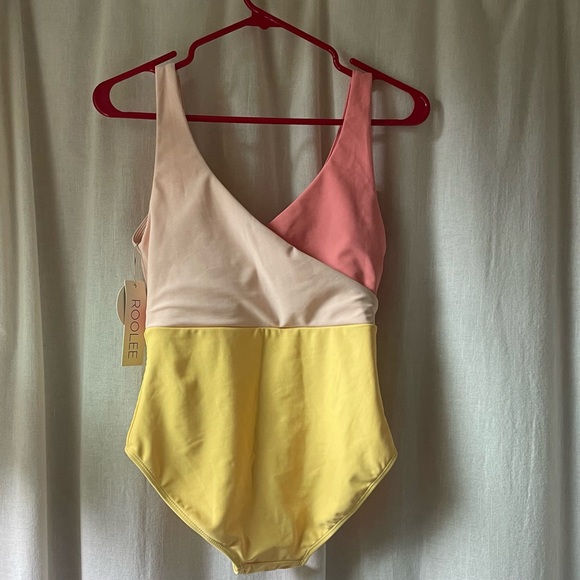 NWT Roolee Santa Monica Colorblock One Piece in Lemon Chiffon - Picture 3 of 4